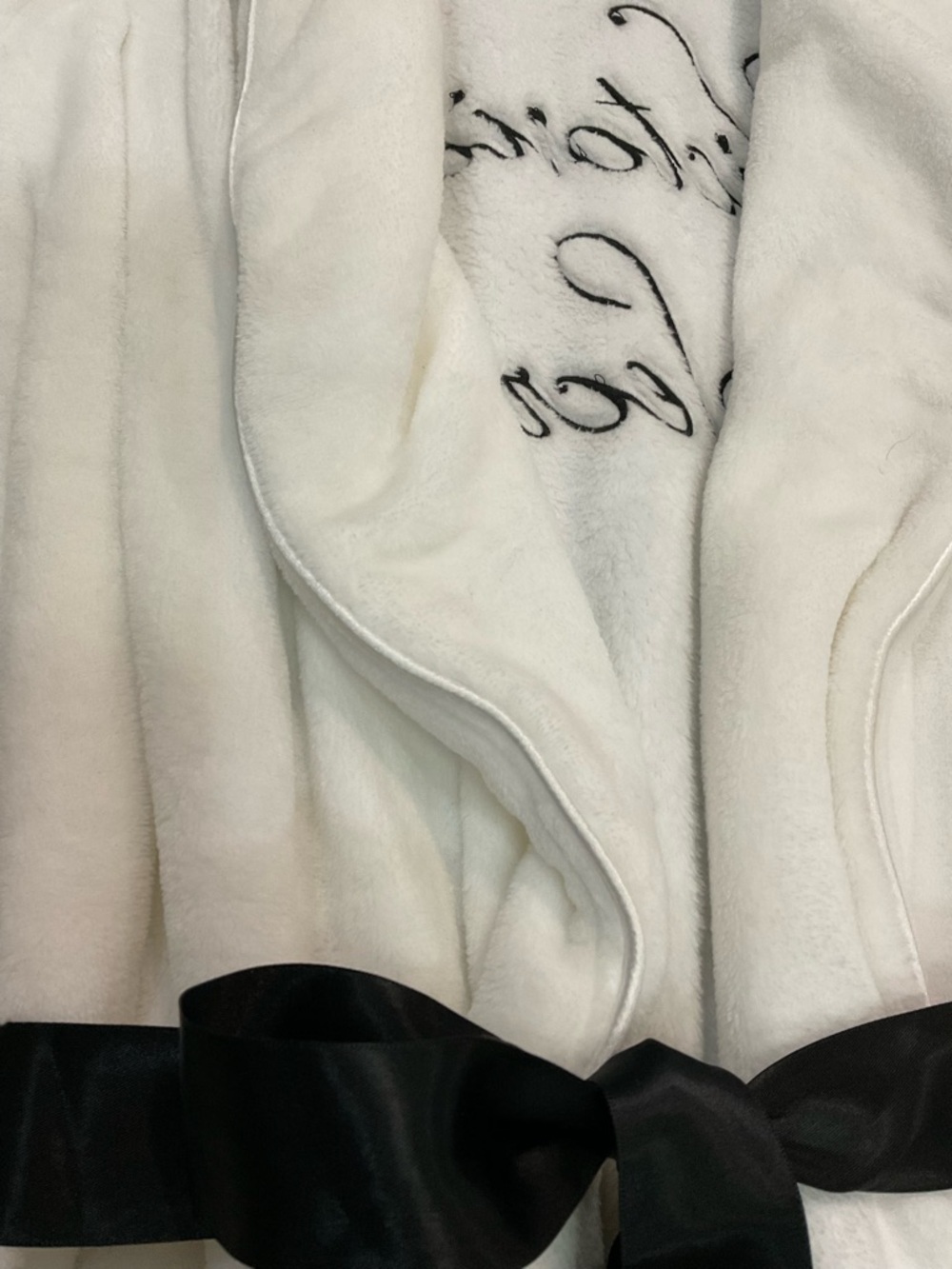 Victoria's Secret White Plush Robe with Black Belt - Picture 7 of 12